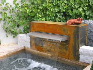 Mekong Brunnen 125cm breit in Rostwand